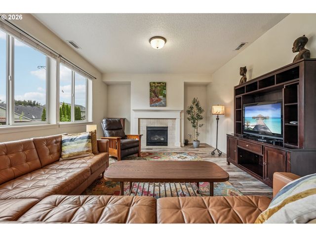 368 N GREEN GABLES Loop, Ridgefield, WA 98642
