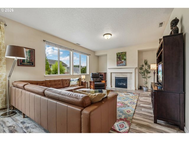 368 N GREEN GABLES Loop, Ridgefield, WA 98642