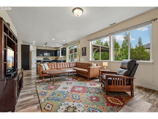 368 N GREEN GABLES Loop, Ridgefield, WA 98642