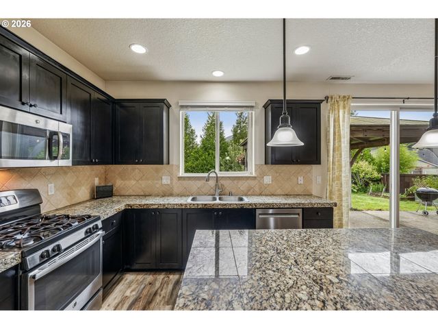 368 N GREEN GABLES Loop, Ridgefield, WA 98642