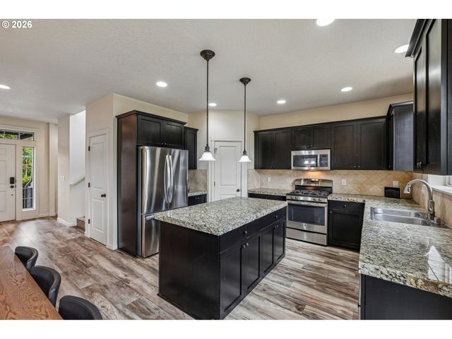 368 N GREEN GABLES Loop, Ridgefield, WA 98642