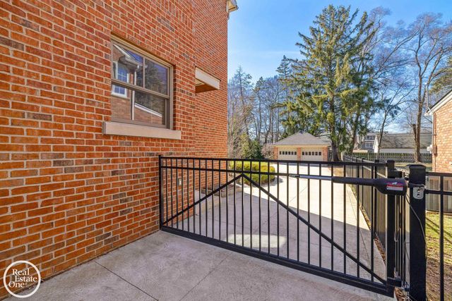 577 Washington Road, Grosse Pointe, MI 48230