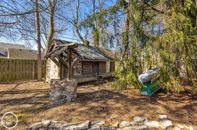 577 Washington Road, Grosse Pointe, MI 48230