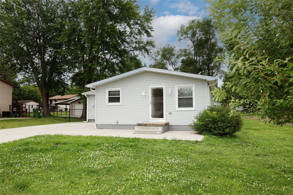 912 College Street, Boone, IA 50036