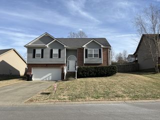 1268 Viewmont Dr, Clarksville, TN 37040