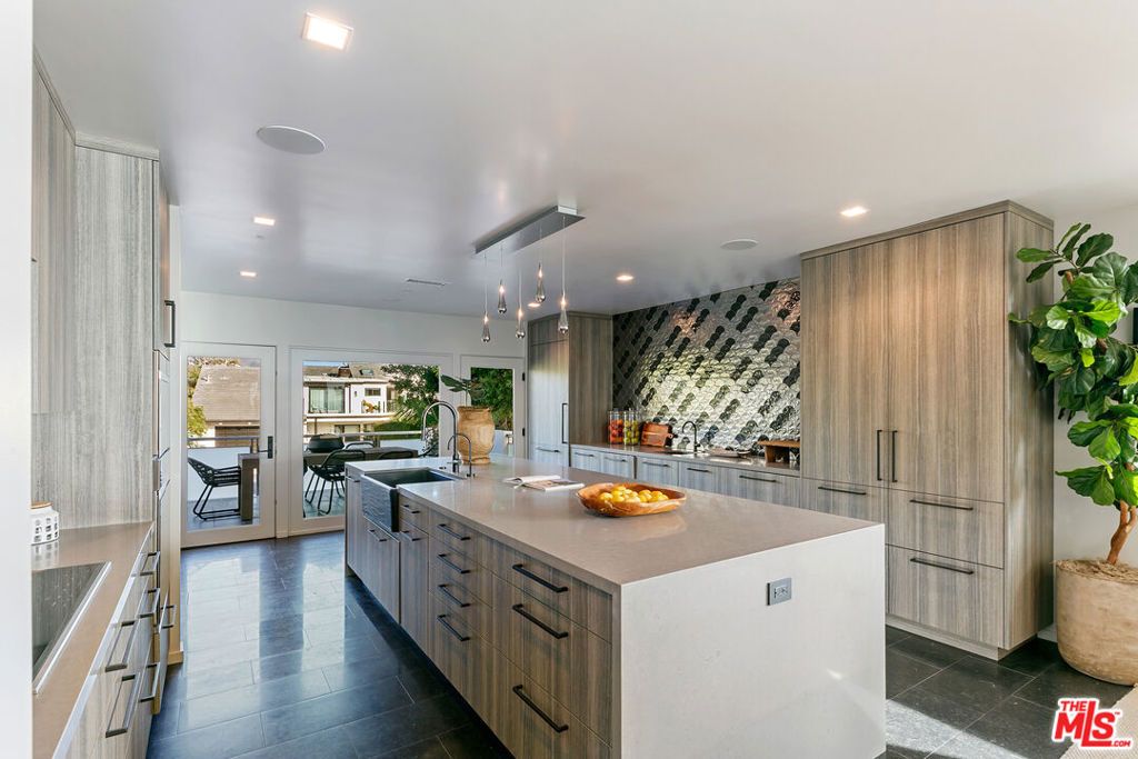 Image 16 of property listing at 31558 Victoria Point Road, Malibu, CA 90265