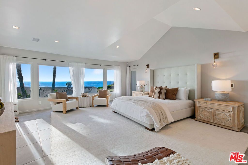 Image 18 of property listing at 31558 Victoria Point Road, Malibu, CA 90265