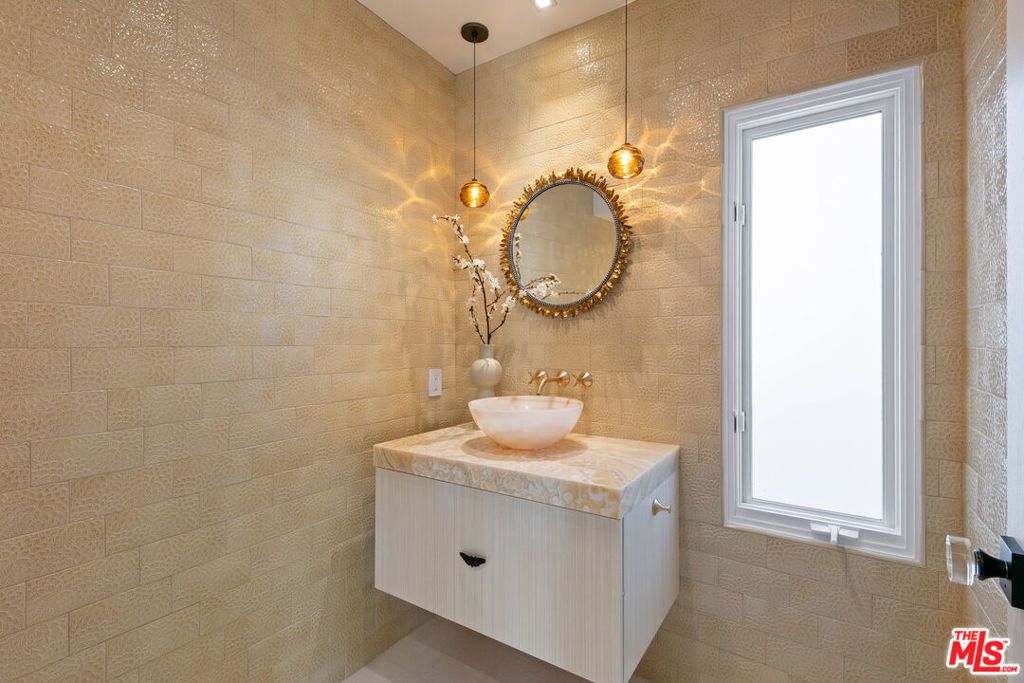 Image 28 of property listing at 31558 Victoria Point Road, Malibu, CA 90265
