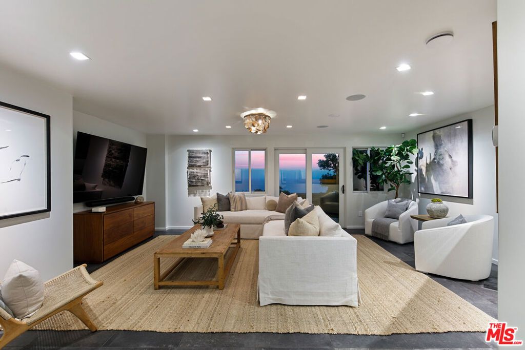 Image 32 of property listing at 31558 Victoria Point Road, Malibu, CA 90265