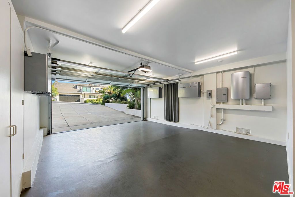 Image 35 of property listing at 31558 Victoria Point Road, Malibu, CA 90265