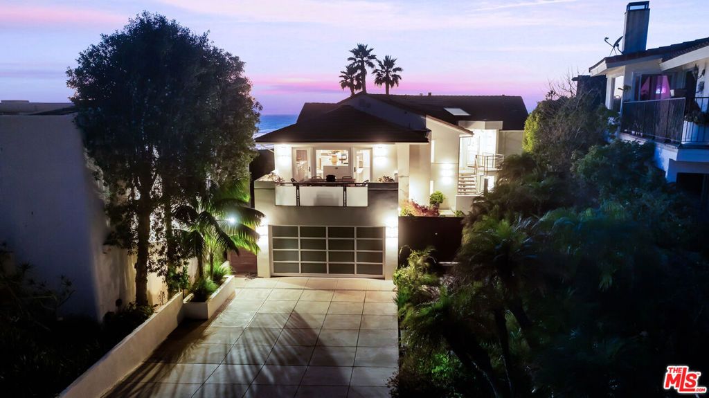 Image 6 of property listing at 31558 Victoria Point Road, Malibu, CA 90265