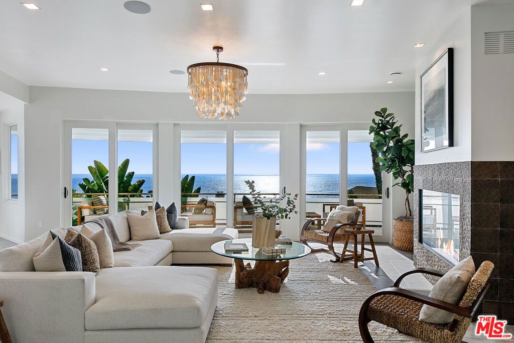 Image 9 of property listing at 31558 Victoria Point Road, Malibu, CA 90265