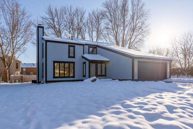 3437 Summerhill Drive, Woodridge, IL 60517