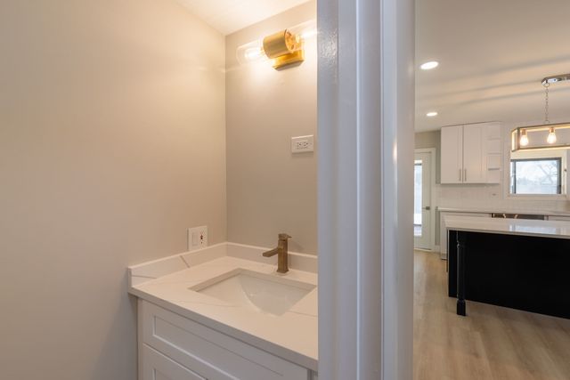 3437 Summerhill Drive, Woodridge, IL 60517