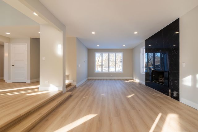 3437 Summerhill Drive, Woodridge, IL 60517