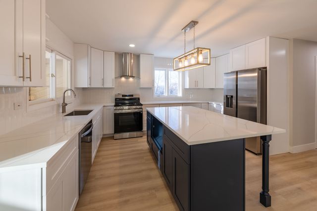 3437 Summerhill Drive, Woodridge, IL 60517