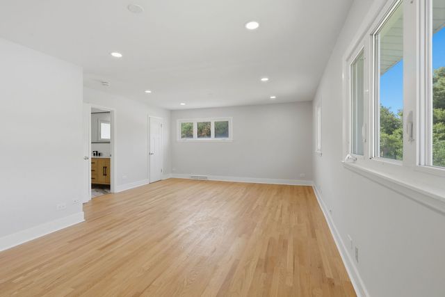 1225 Central Avenue, Deerfield, IL 60015