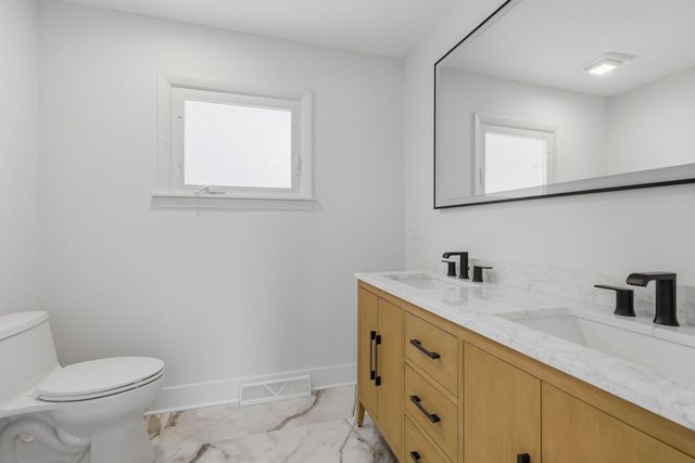 1225 Central Avenue, Deerfield, IL 60015