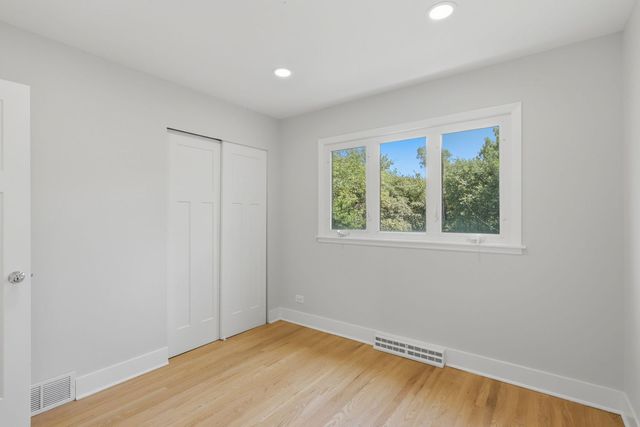 1225 Central Avenue, Deerfield, IL 60015
