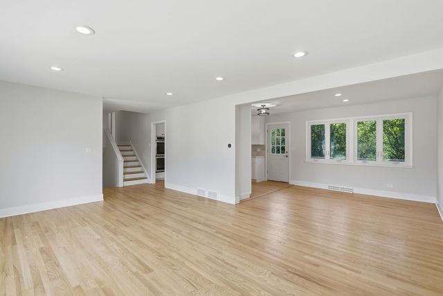 1225 Central Avenue, Deerfield, IL 60015