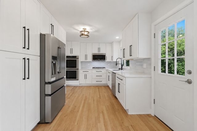 1225 Central Avenue, Deerfield, IL 60015