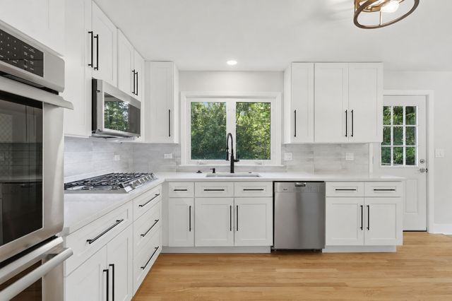 1225 Central Avenue, Deerfield, IL 60015
