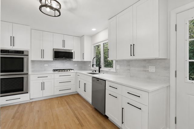 1225 Central Avenue, Deerfield, IL 60015
