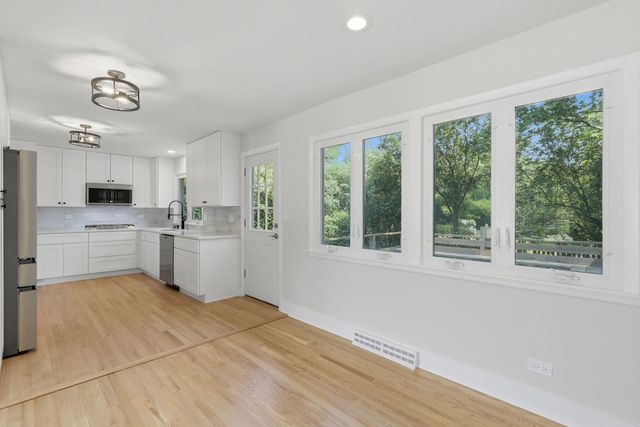 1225 Central Avenue, Deerfield, IL 60015