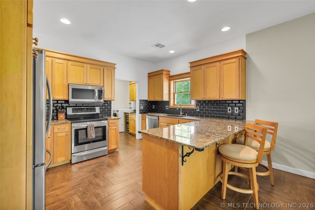 6515 N 4402 Road, Adair, OK 74330