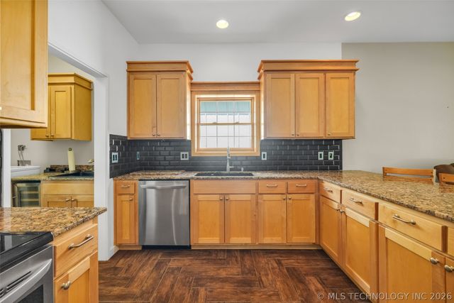 6515 N 4402 Road, Adair, OK 74330