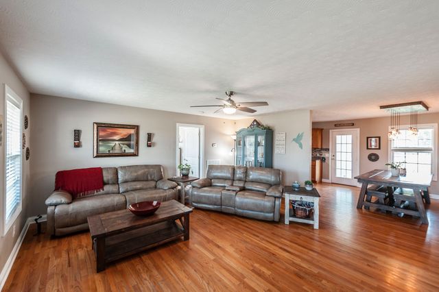 1008 Spire Way Dr, Castalian Springs, TN 37031