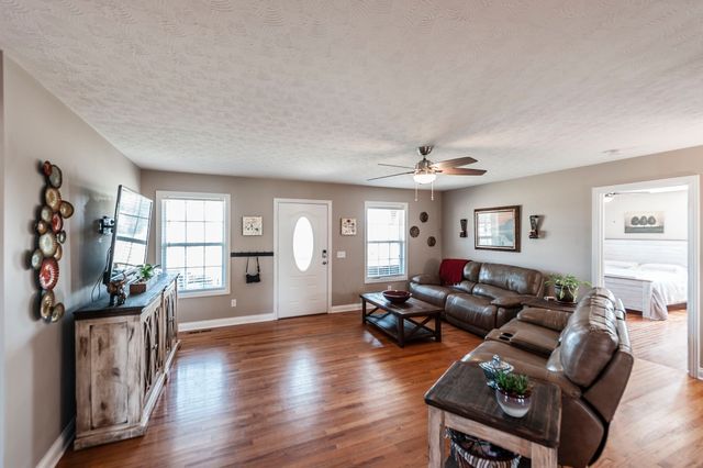 1008 Spire Way Dr, Castalian Springs, TN 37031