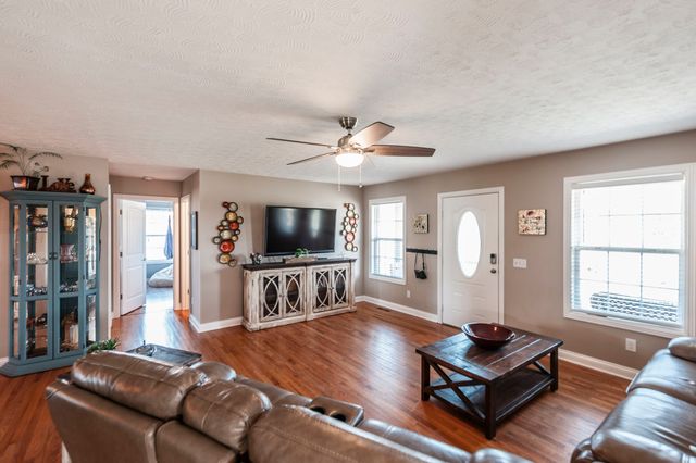 1008 Spire Way Dr, Castalian Springs, TN 37031