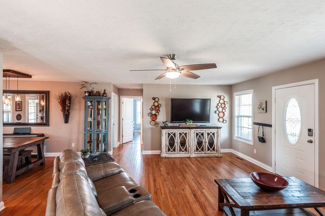 1008 Spire Way Dr, Castalian Springs, TN 37031