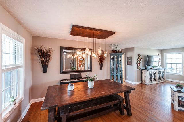 1008 Spire Way Dr, Castalian Springs, TN 37031
