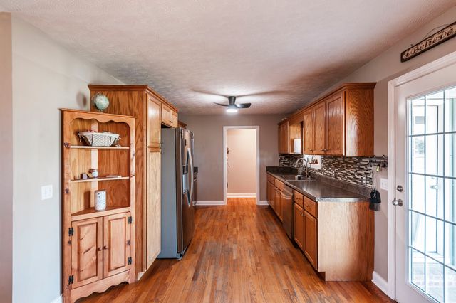 1008 Spire Way Dr, Castalian Springs, TN 37031