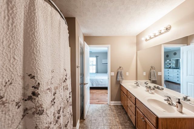 1008 Spire Way Dr, Castalian Springs, TN 37031