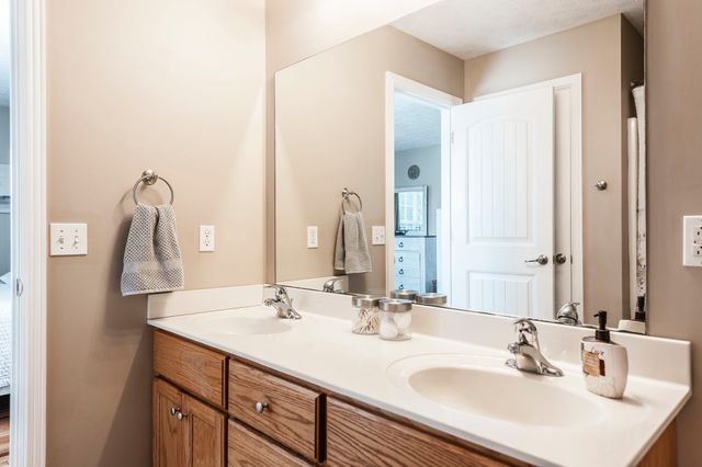 1008 Spire Way Dr, Castalian Springs, TN 37031