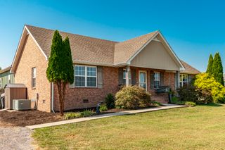 1008 Spire Way Dr, Castalian Springs, TN 37031