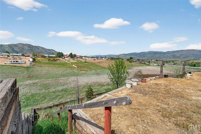 21601 Westwood Boulevard, Tehachapi, CA 93561