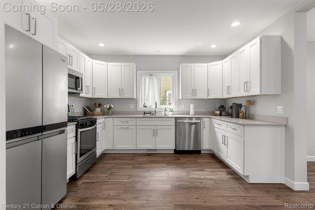 135 Draper Avenue, Waterford Charter Township, MI 48328