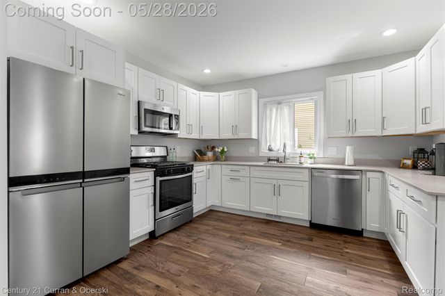 135 Draper Avenue, Waterford Charter Township, MI 48328