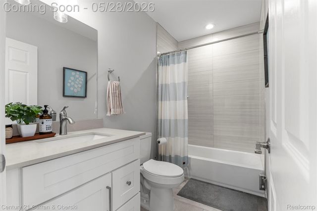 135 Draper Avenue, Waterford Charter Township, MI 48328