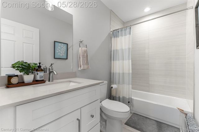 135 Draper Avenue, Waterford Charter Township, MI 48328