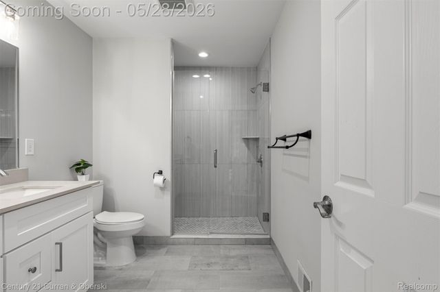 135 Draper Avenue, Waterford Charter Township, MI 48328