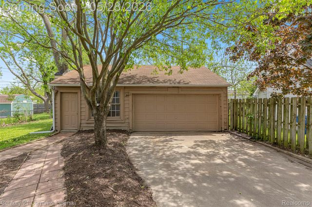 135 Draper Avenue, Waterford Charter Township, MI 48328