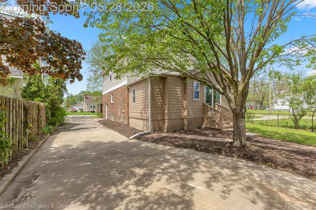 135 Draper Avenue, Waterford Charter Township, MI 48328