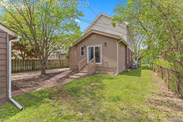 135 Draper Avenue, Waterford Charter Township, MI 48328
