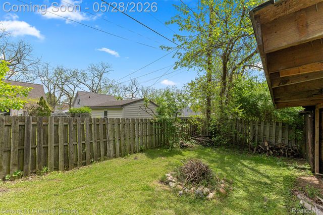 135 Draper Avenue, Waterford Charter Township, MI 48328