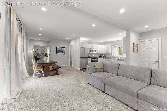 135 Draper Avenue, Waterford Charter Township, MI 48328